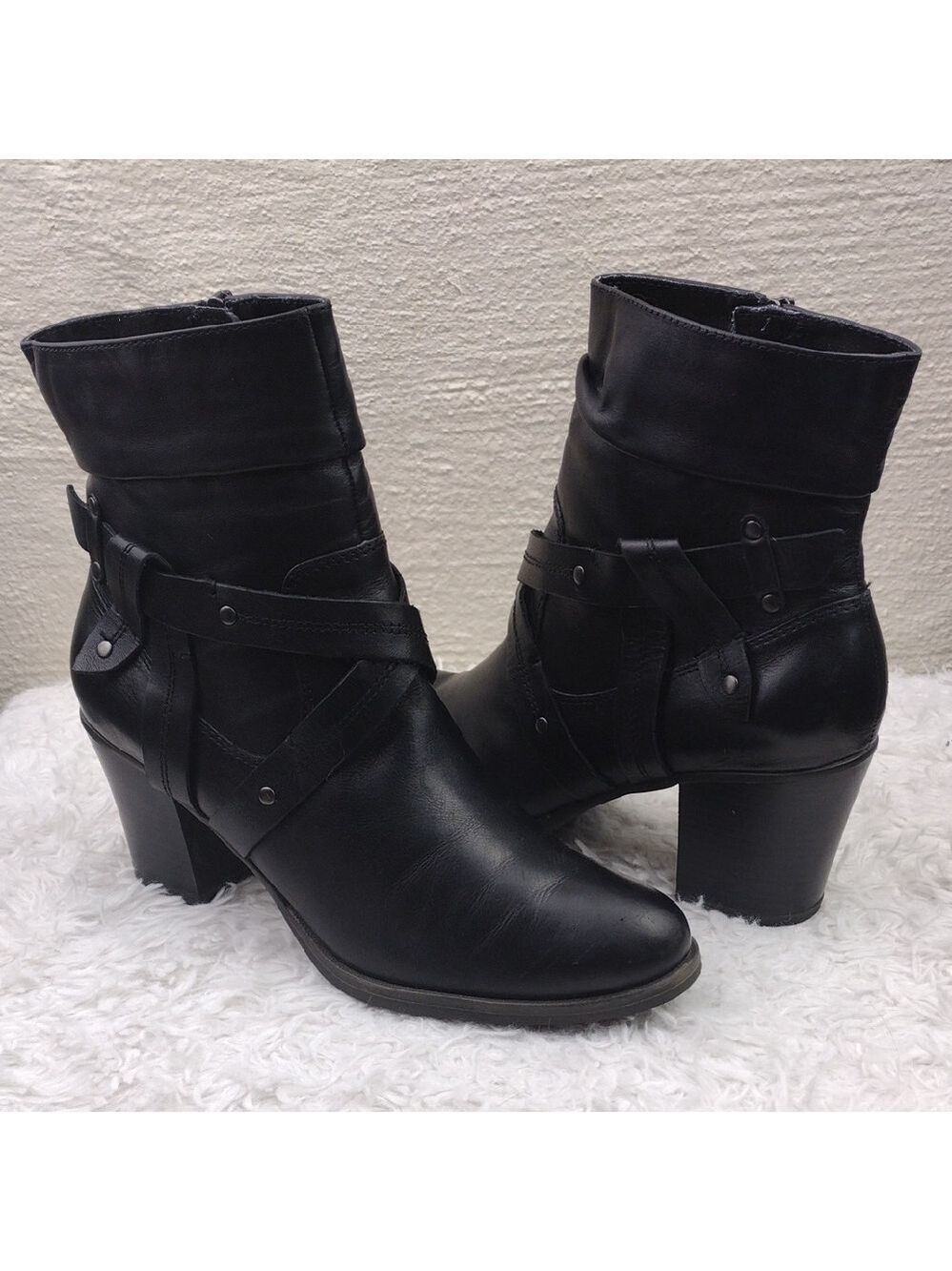 Tamaris Black Leather Almond Toe Side Zipper Closure Chunky Heel Ankle Boot